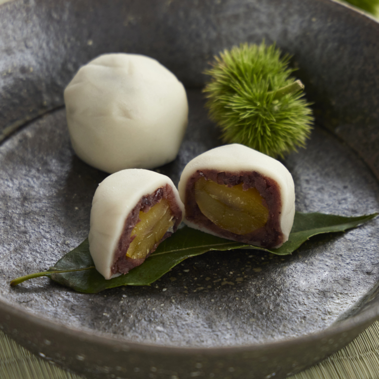 和菓子の本場である松江で長年評価されてきた、栗を使った上質のお菓子「栗まる」