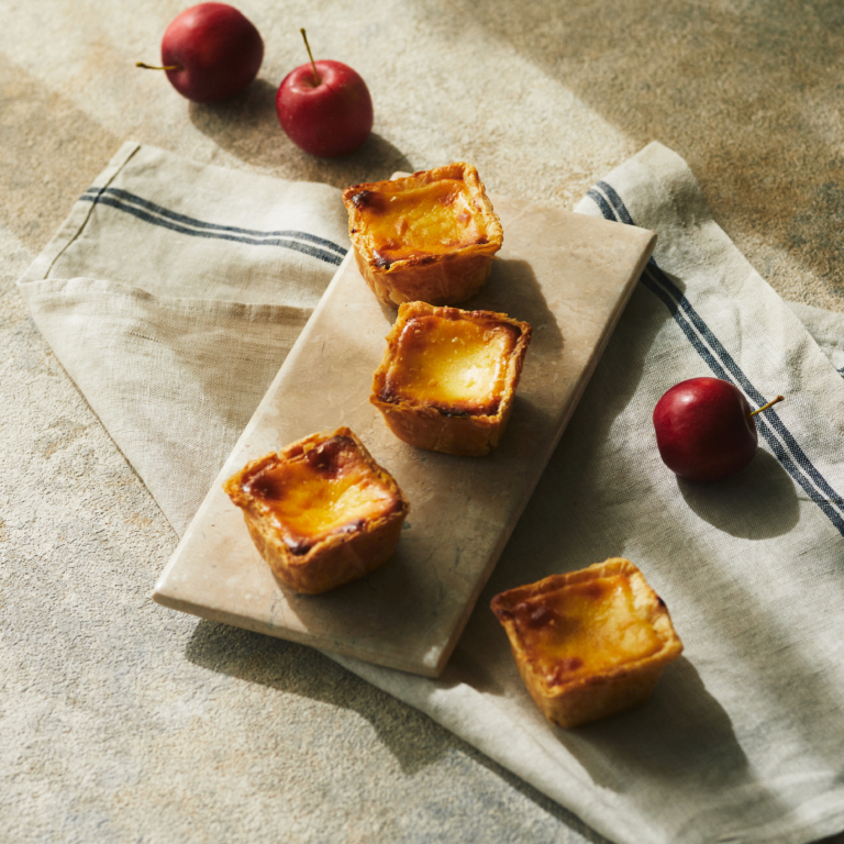 パイ生地とりんごとチーズ、3つの食感が織りなすハーモニー